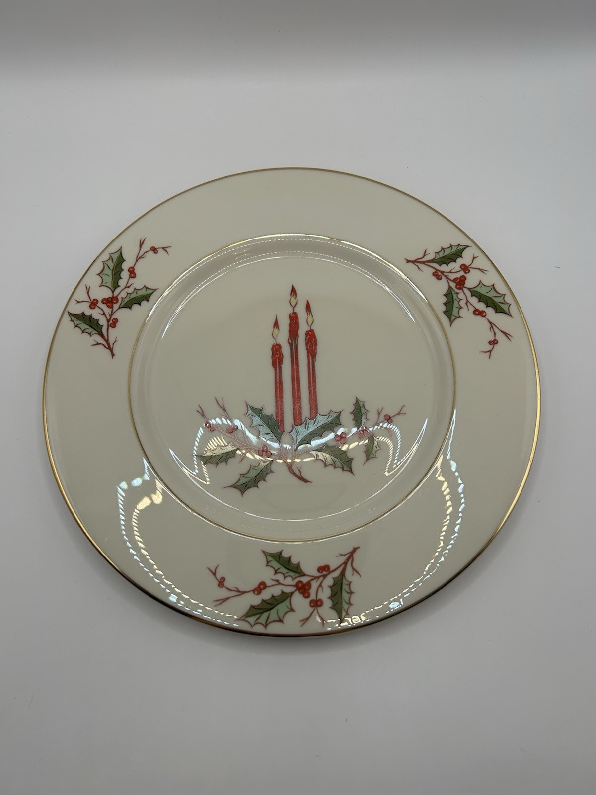 Fine Arts China Christmas 10 1/2″ Dinner Plate with Holly Berry and Candles Gift