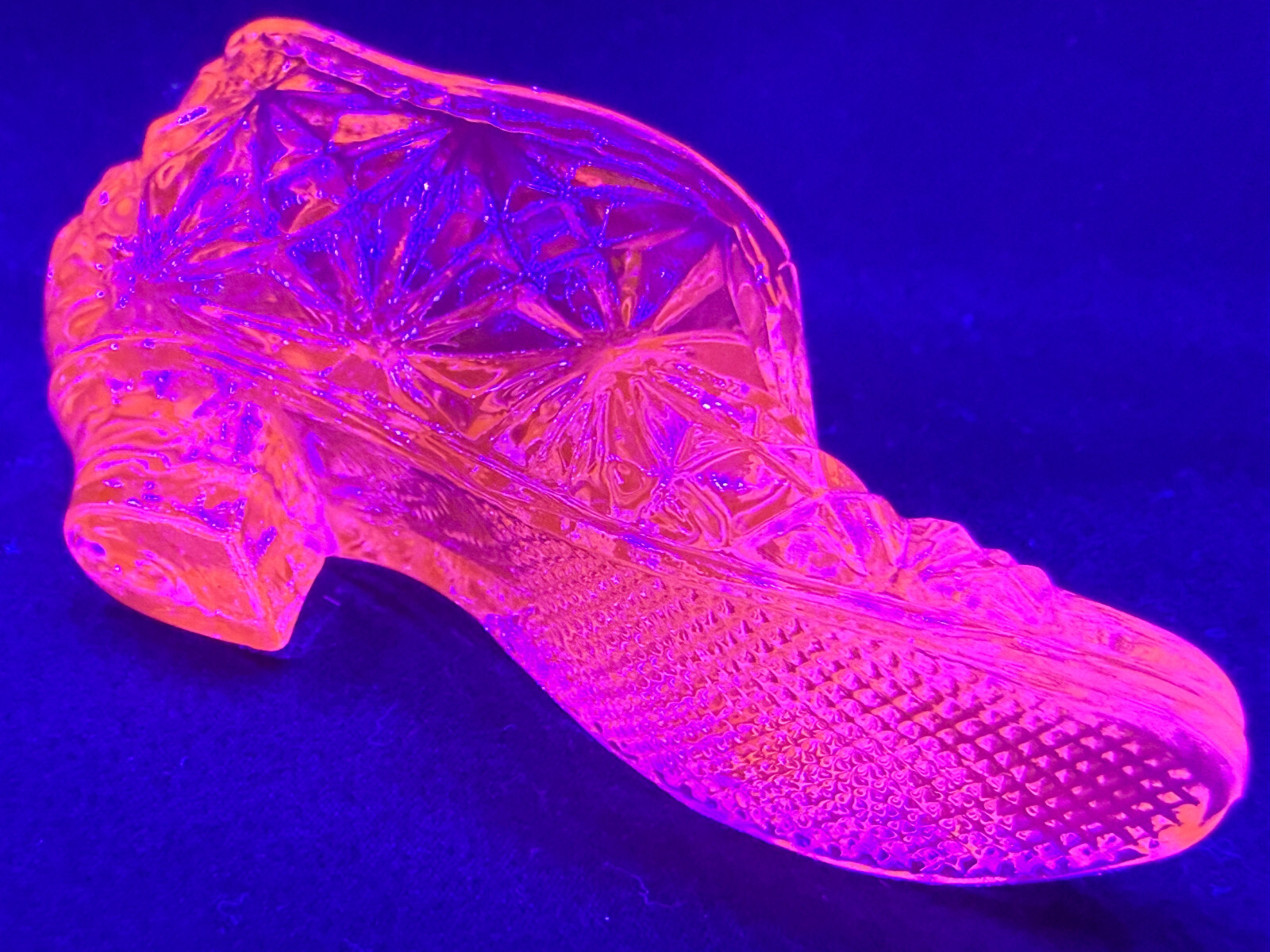 Green Vaseline glass floral shoe slipper boot uranium daisy & button pattern art