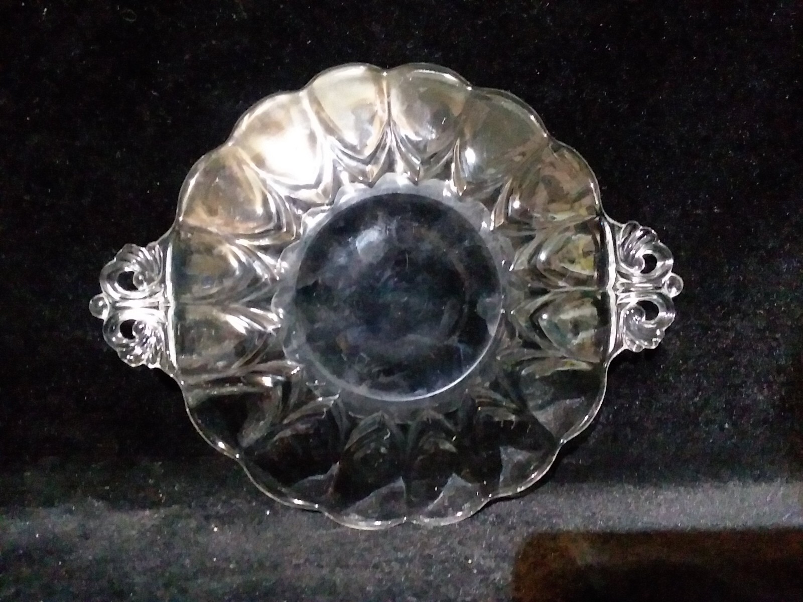 6 Handled Glass Dessert Plates 7″ Round 9″ Handle to Handle Decorative Design