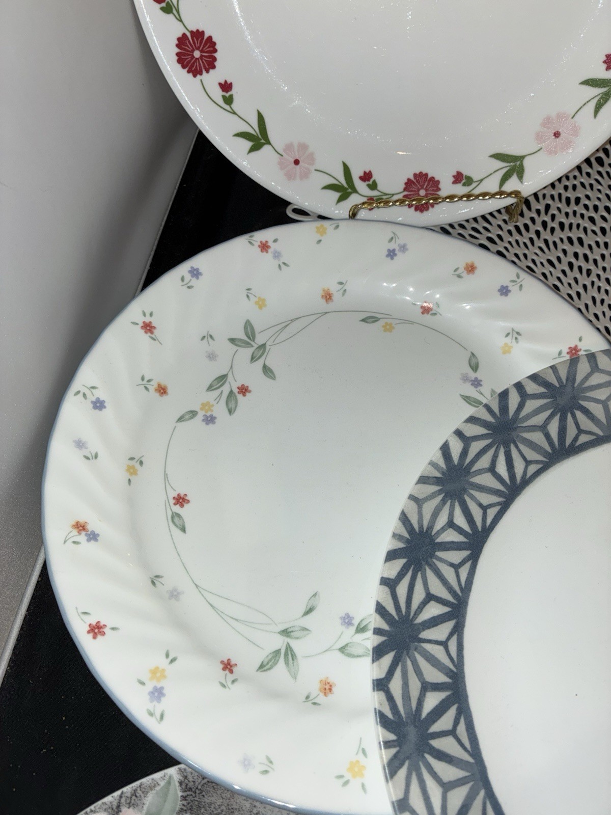 Lot of 7 Mixed Corelle Dinner Plates ~ 7 Different Patterns 10 1/4″