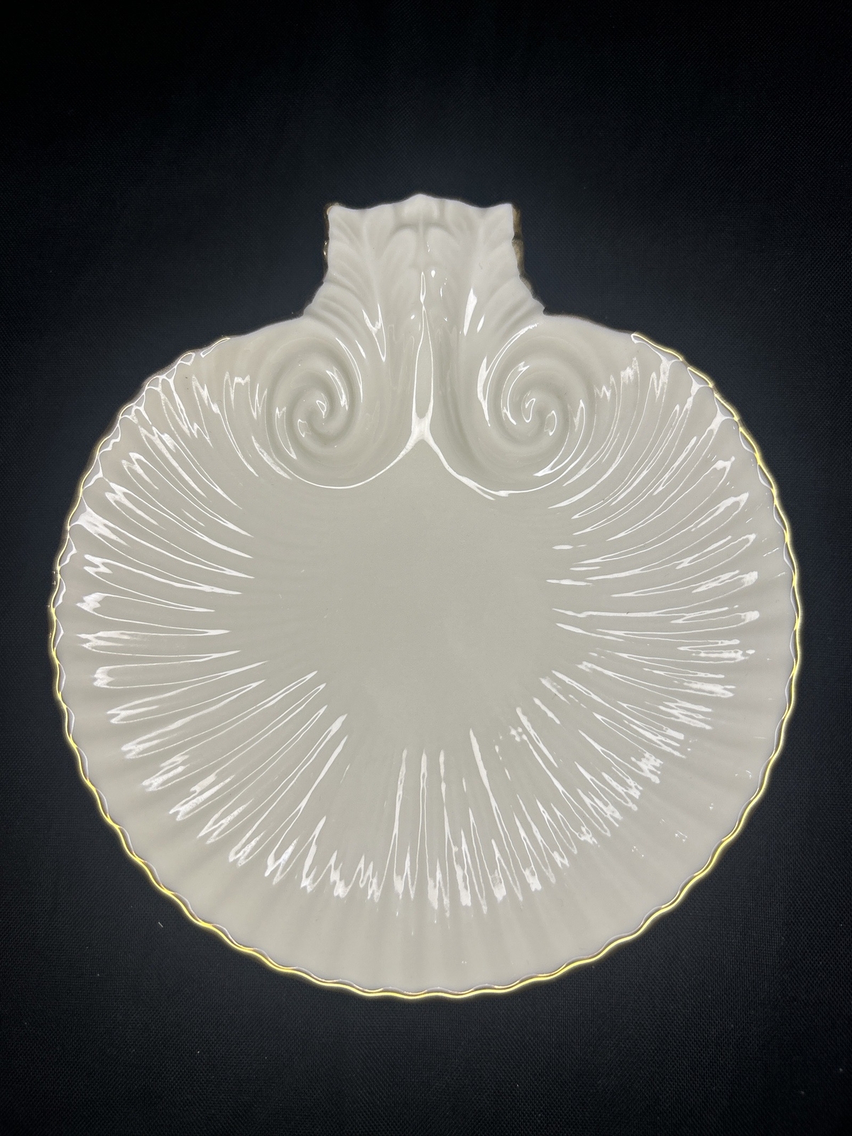 Lenox- Gold Trim AEGEAN Collection Medium Shell Dish 5 1/2 inches