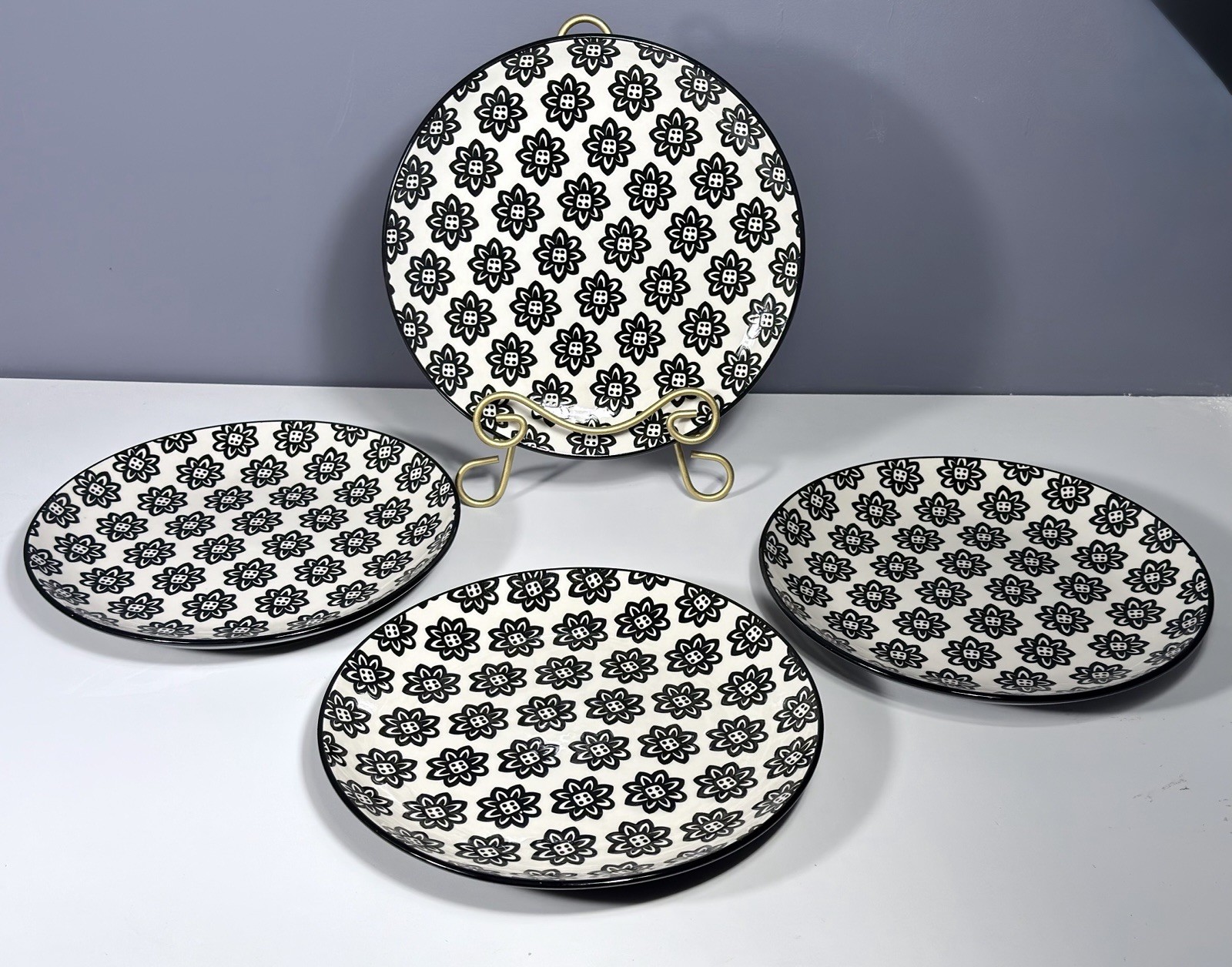 Set of 4 Certified International Black White Floral Dinner Plates 10.5”