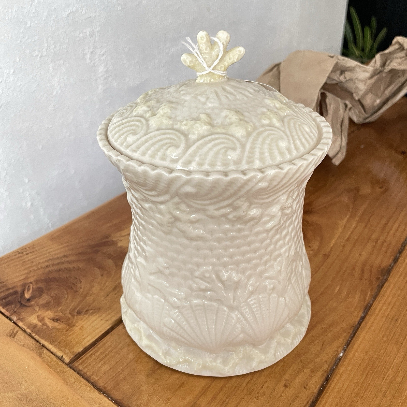 Vintage Belleek Pottery Ireland Shell Coral Biscuit Jar READ