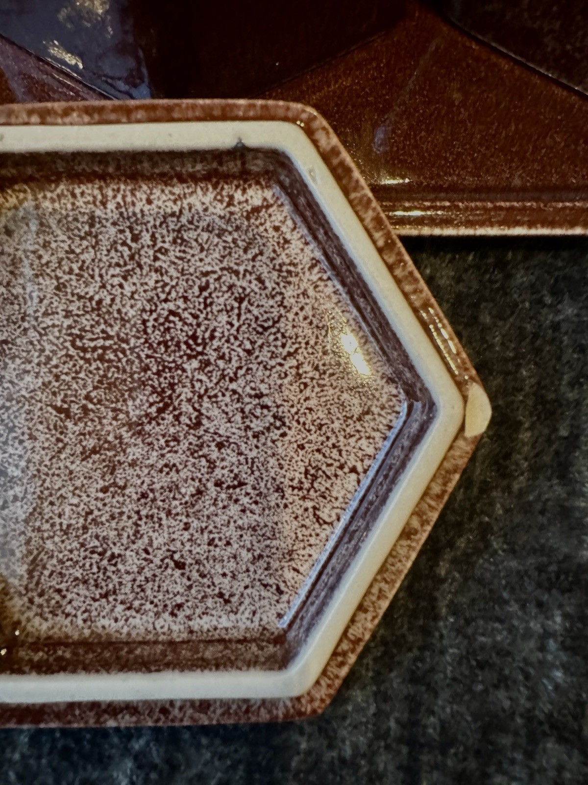BENNINGTON BLOCK POTTERY VERMONT HEXAGONAL BROWN TRINKET BOXES AND TRAY