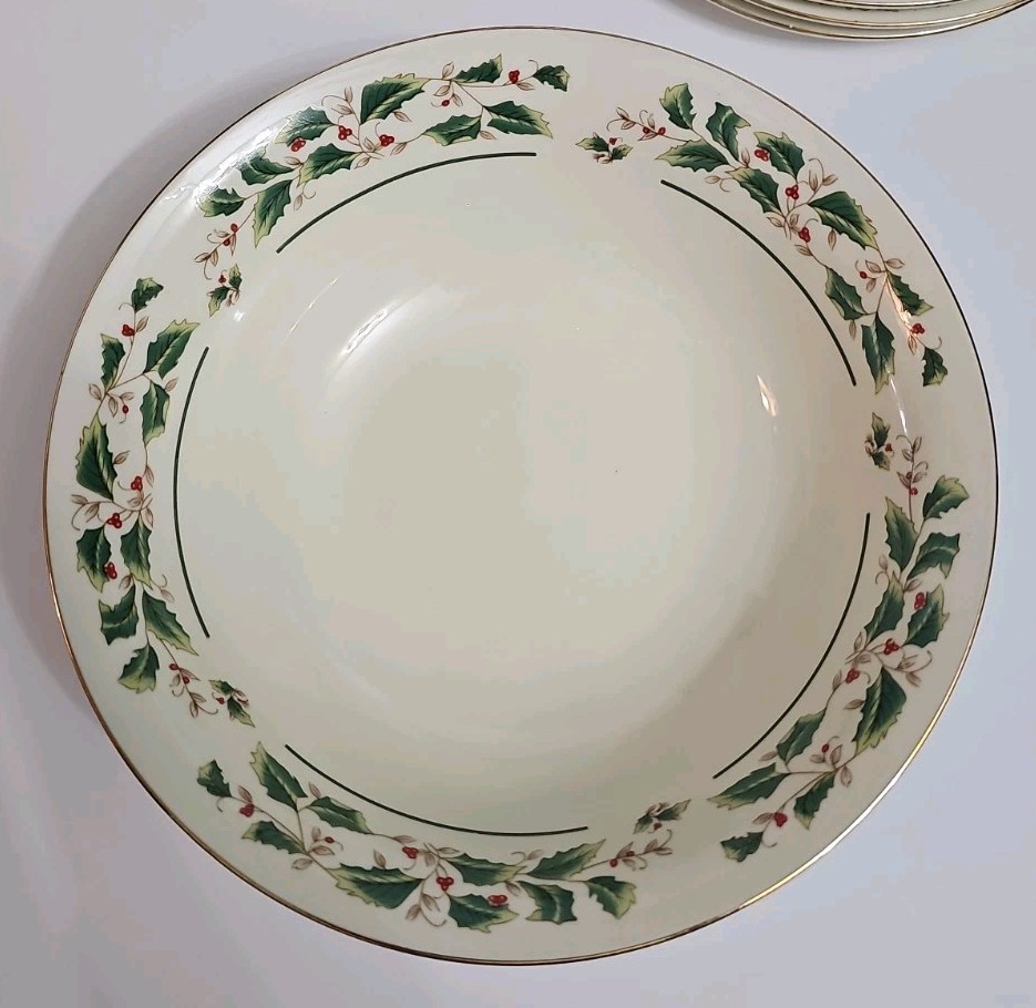 9inch vintage Holly Traditions Serving BOWL Christmas Berry Gold Trim 1997