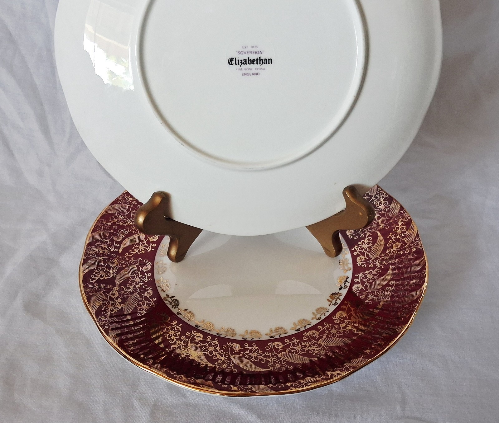 Elizabethan SOVEREIGN RED Luncheon Dinner Plates 9″ Gold Gilt (Set of 2) England