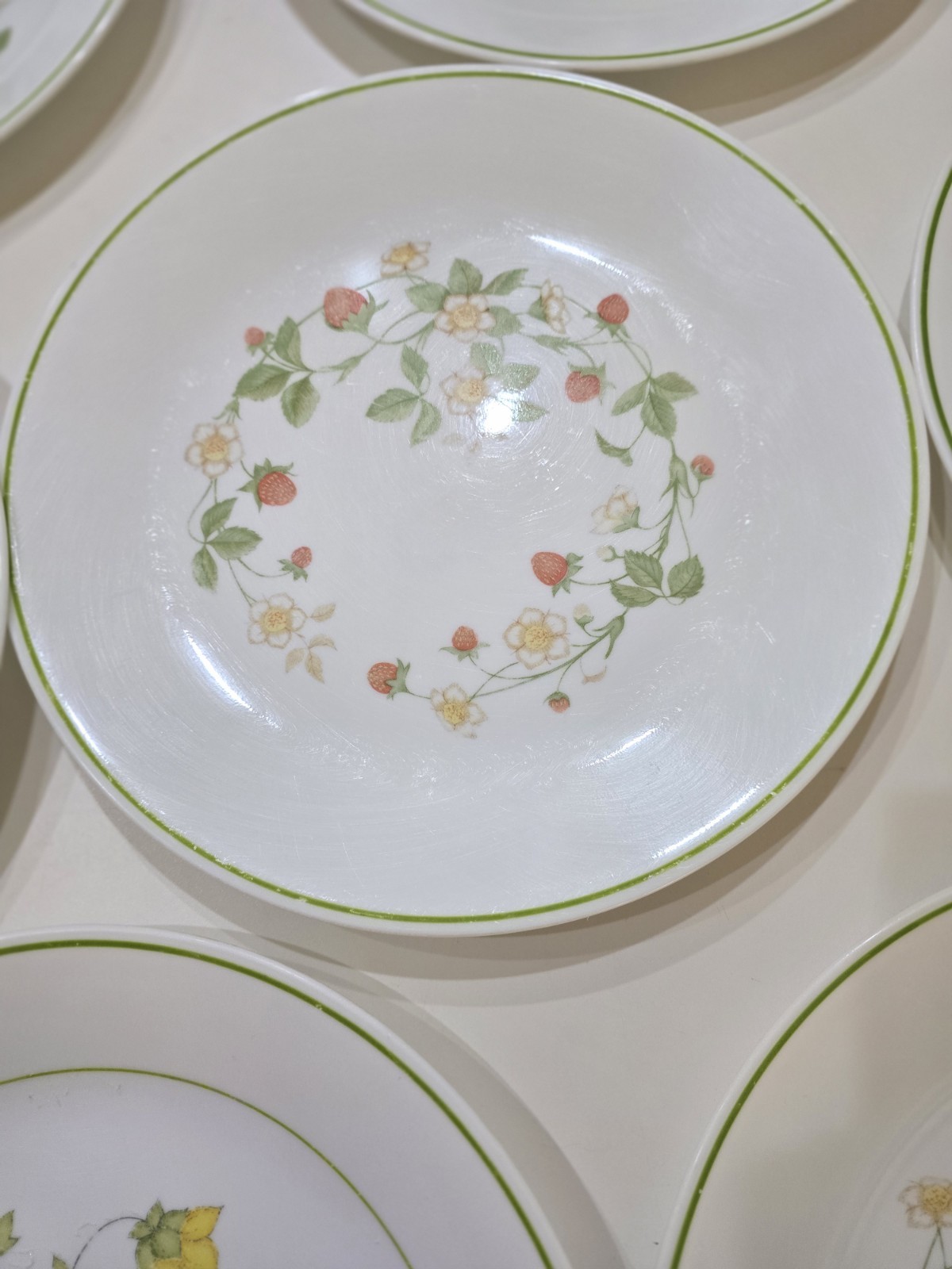 7 Corelle by Corning Strawberry Sunday, 5 10 1/4″ Dinner 2 8 1/4″ Plates VTG
