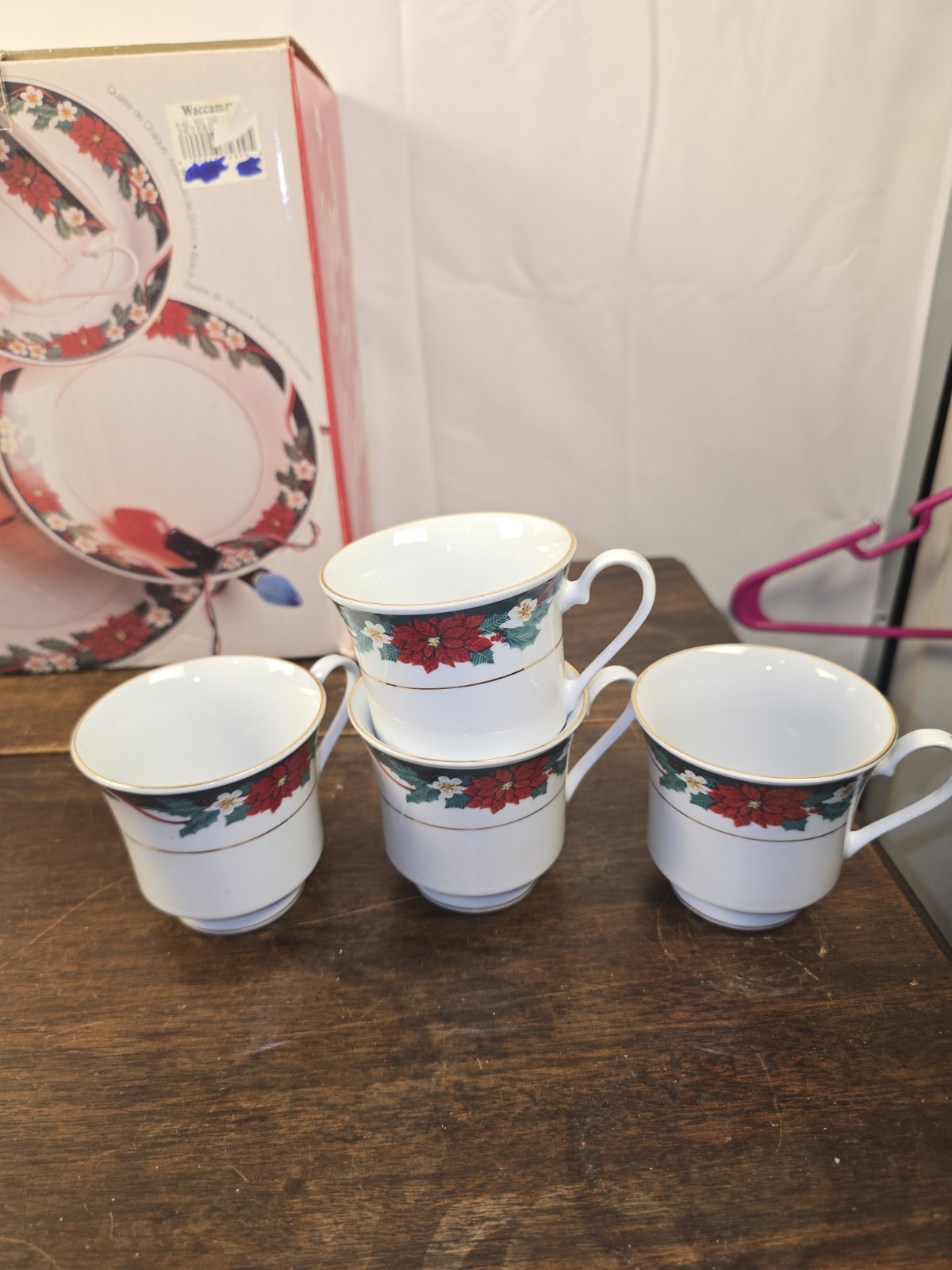 NIB VTG Tienshan”Deck The Halls”16pc Christmas Poinsettia Dinnerware Fine China