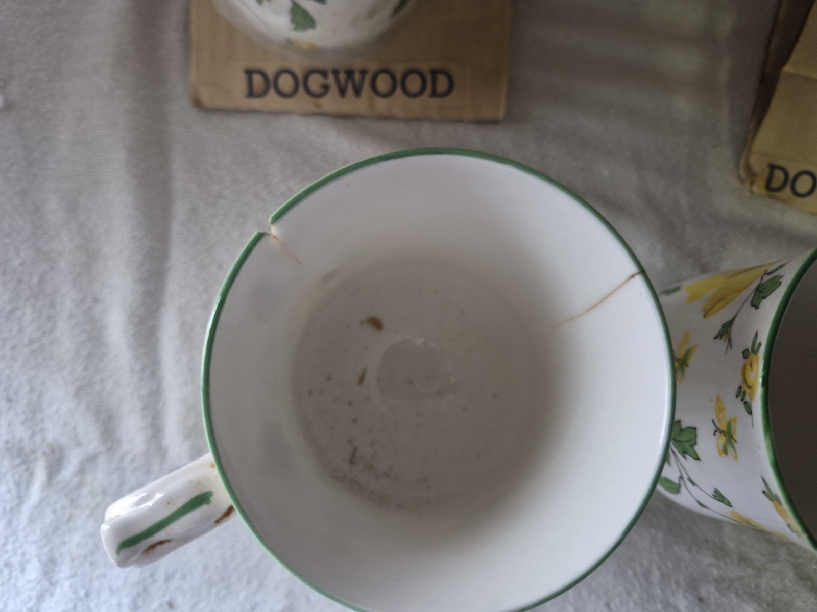 Royal Victoria Dogwood Bone China Mugs Four-Piece Set Round Glossy Floral