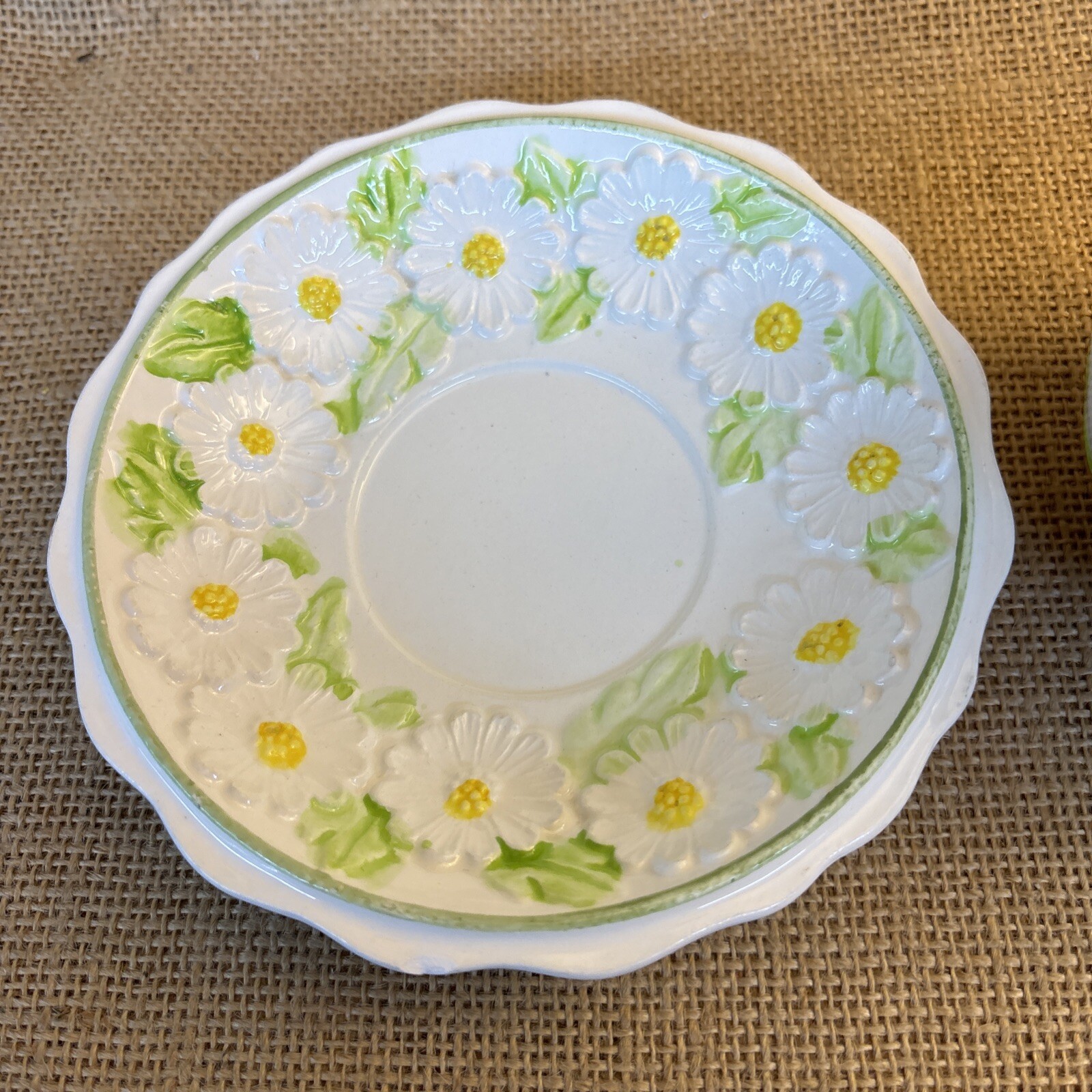 Vintage Enesco Daisy Small Pitcher / Creamer & Saucer – 4 1/2″ MCM Floral Spring