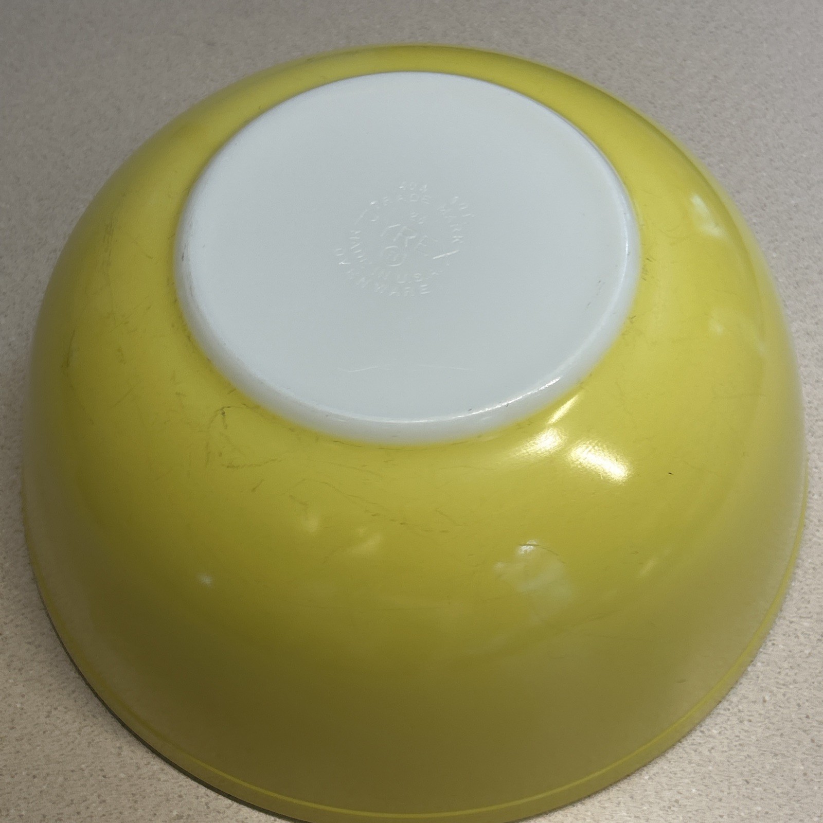 Vintage #404 Pyrex Large 10″ Nesting Mixing Bowl Primary Color Yellow 4 Qt