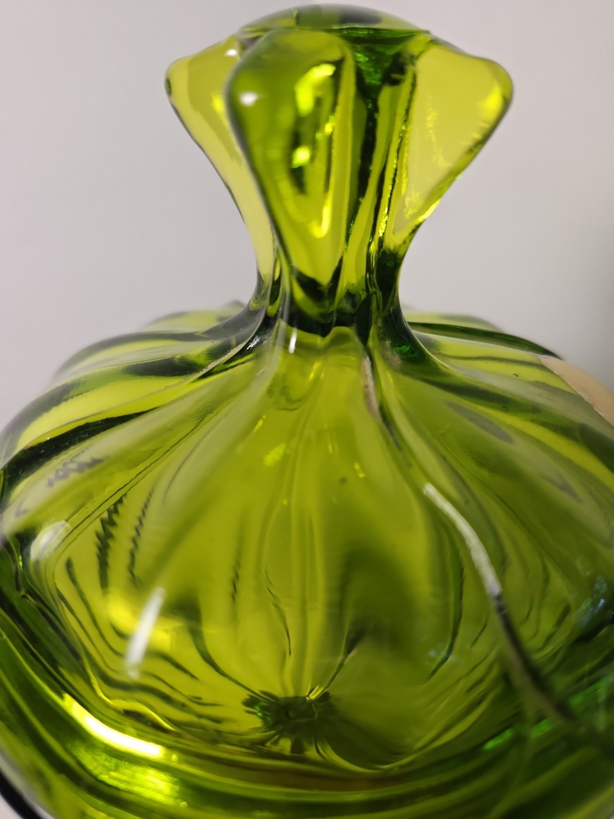 Vtg Dark Green Pedistal COVERED CANDY DISH~ COMPOTE ~VANITY JAR ART GLASS 4″x8″