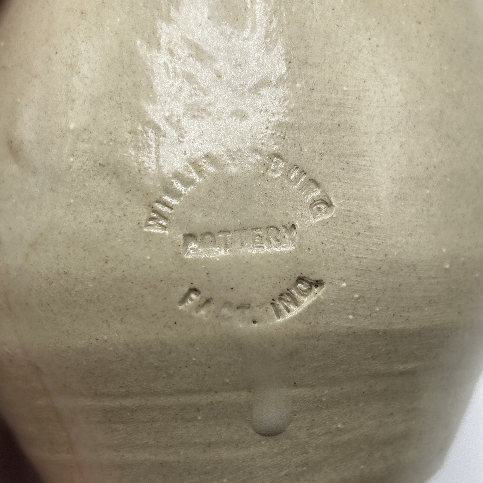 Williamsburg Pottery 7″ Cobalt Tan Gray Salt Glaze Pitcher Vase Jug Blue Leaves