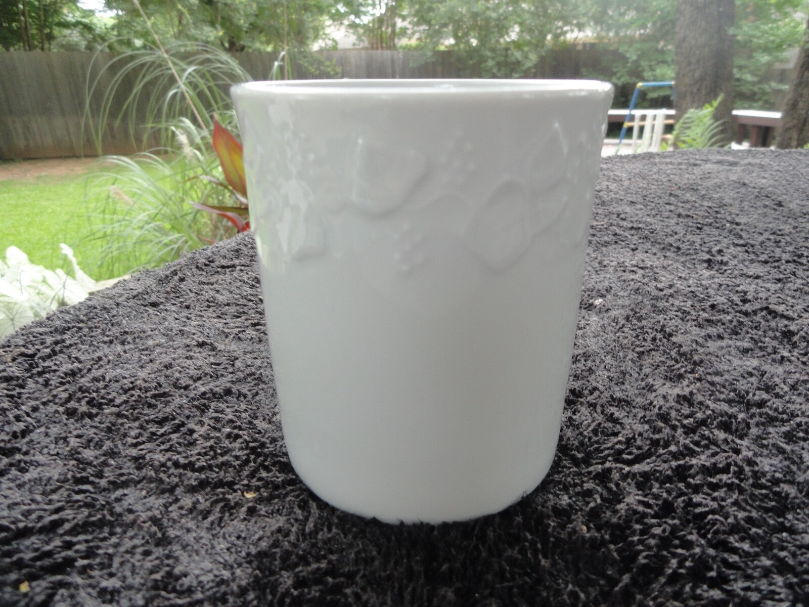 Dansk Ivy Embossed Fruit and Leaves Pure Solid All White Mug