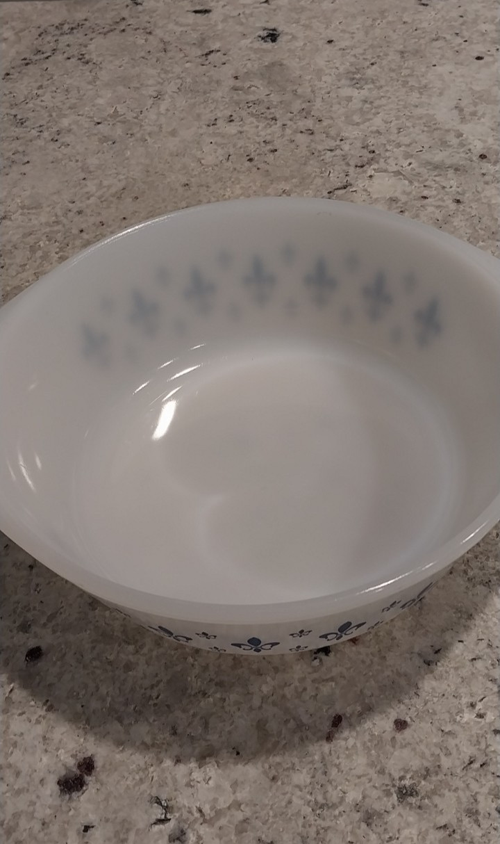 Vintage GLASBAKE FLEUR DE LIS 2 Quart Casserole #J514