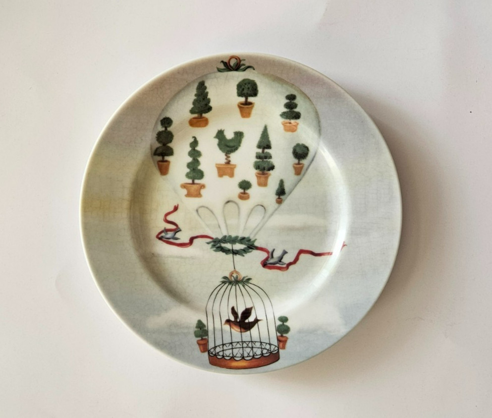 NEW Flying Fantasy by Salisbury Porcelain Hot Air Balloon Motifs Set 4 Plates 8″