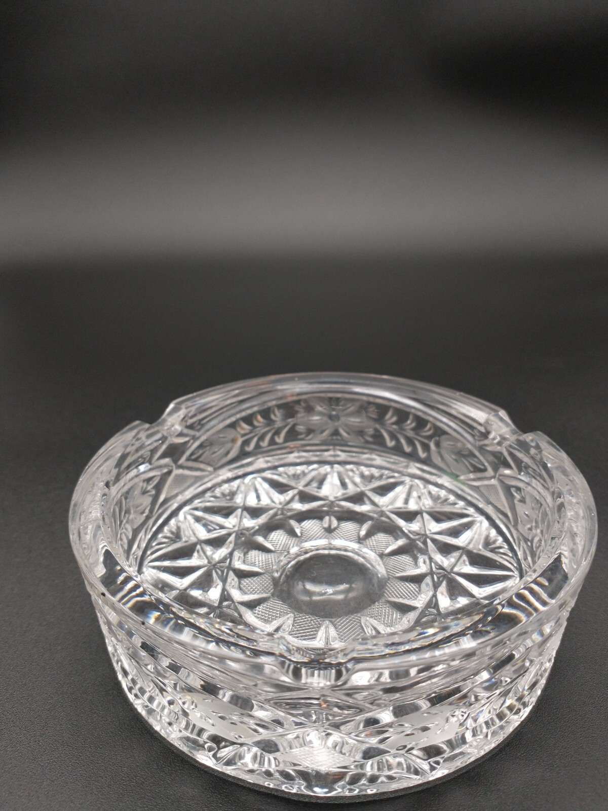 VINTAGE CUT AND ETCHED HEAVY CRYSTAL ASHTRAY Candy Bowl 4 1/2″ Round 1.2 Lb