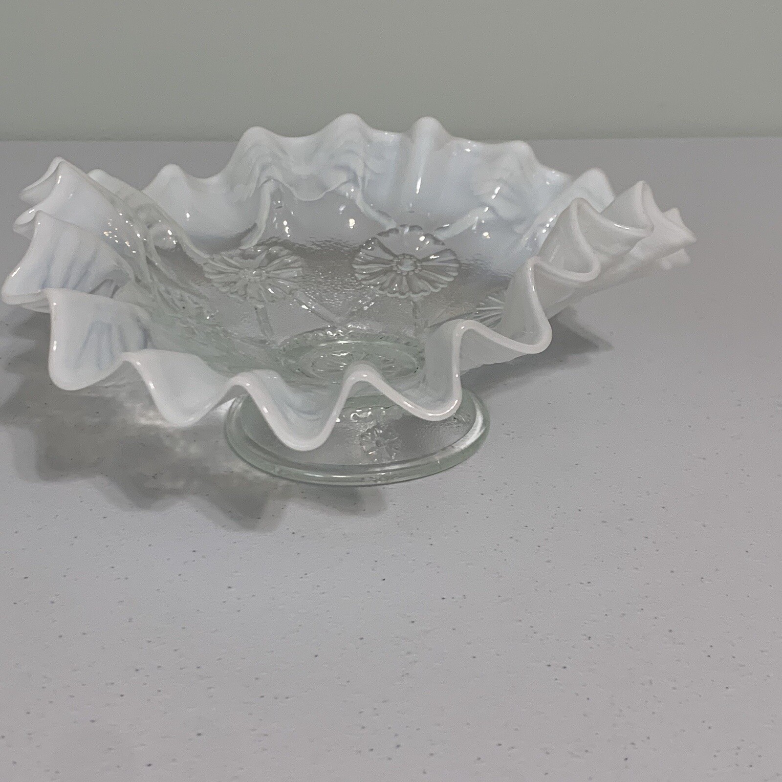 RARE Northwood BLOSSOMS WEB White Opalescent Egyptian Art Deco Glass 8″ Ftd BOWL