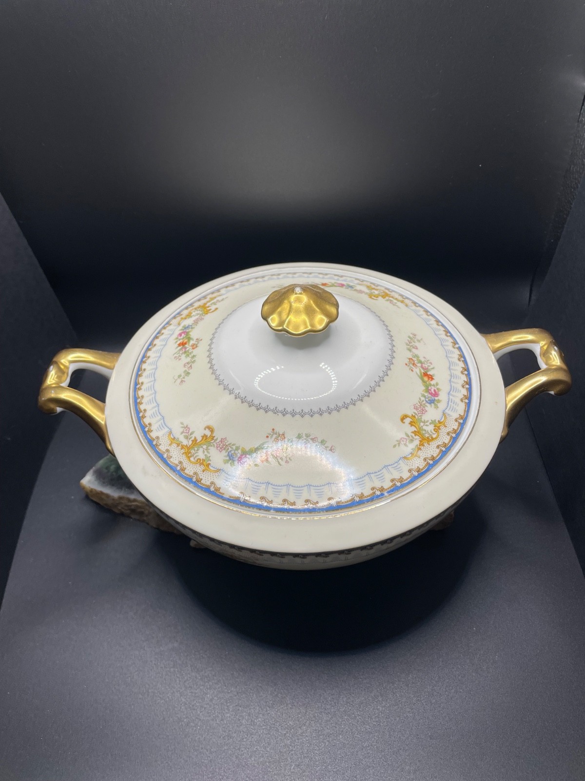 Vtg Meito Utica Fine China Covered Round Vegetable Dish Bowl 11” Blue Gold Trim