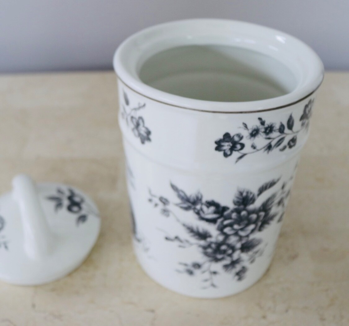 Maxcera FRENCH TOILE RABBIT CABBAGE CANISTER Black White container Jar w/Lid 10″