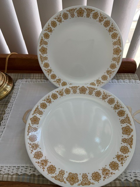 4 Corelle Livingware Corning Butterfly Gold 10 1/4″ DINNER Plates – Excellent