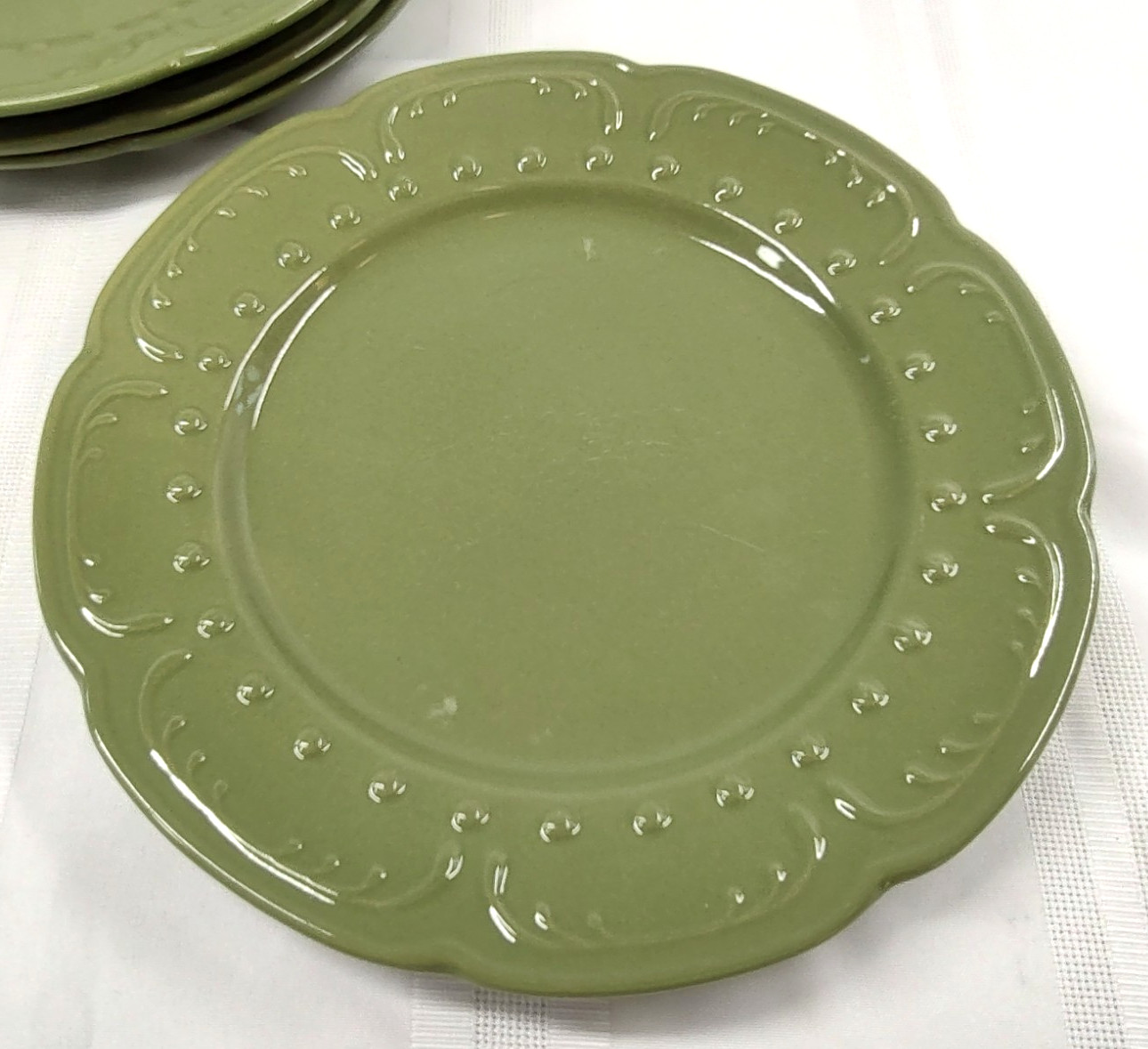 Candice Collection Dinner Plates Elegant Dining Avocado Green Embossed Lot of 4