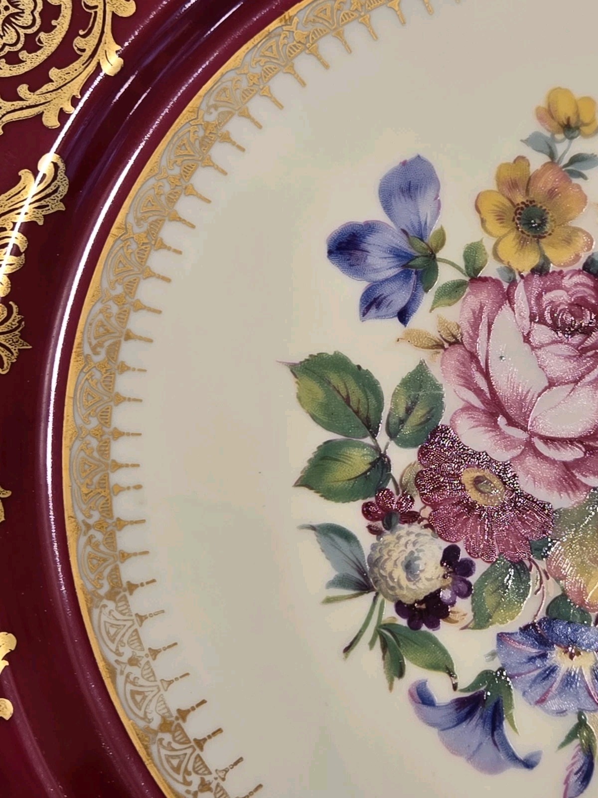 6 Rosenthal Ivory China 10.5″ Plates Maroon Gold Border Floral Center Scalloped