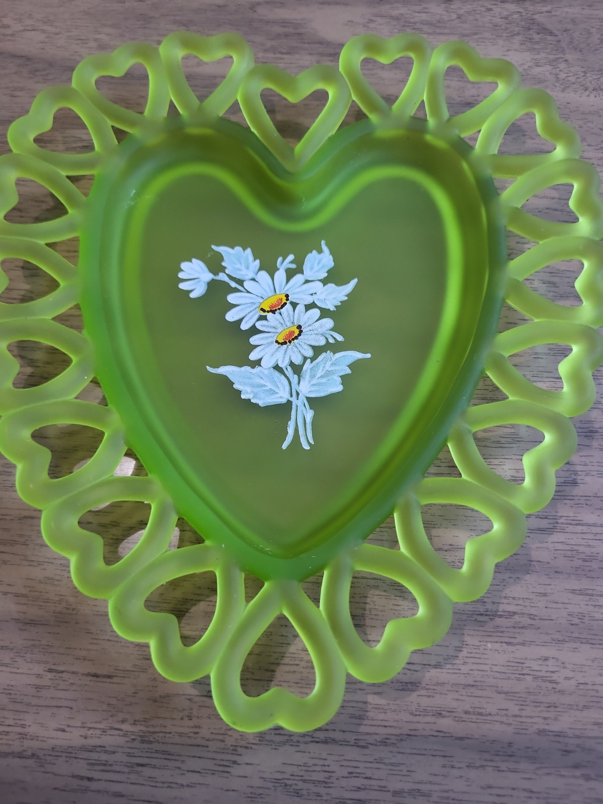 VINTAGE Westmoreland Glass Green Satin Glass Heart Shaped Lace Edge Plate WG