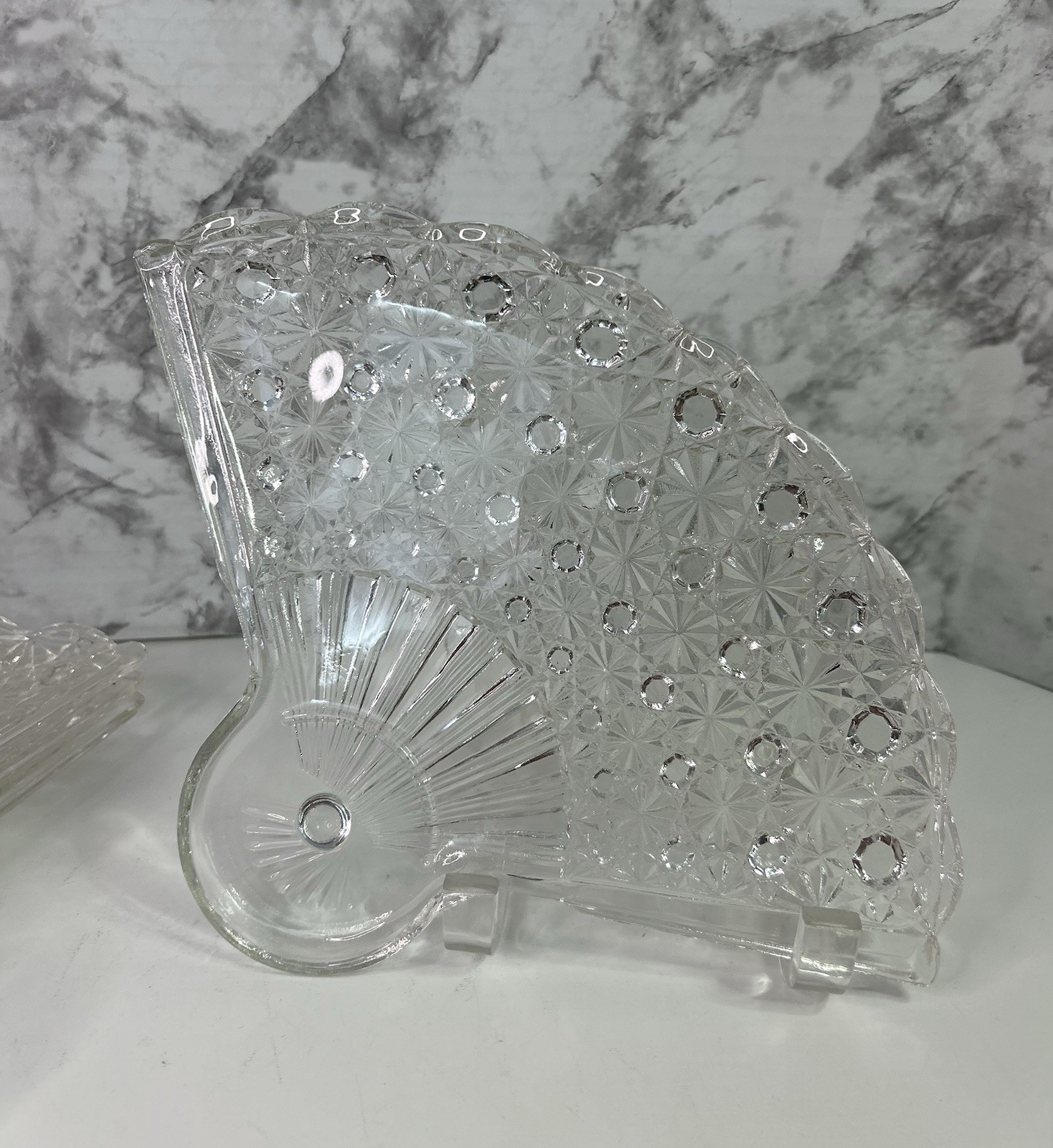 4 Vintage Anchor Hocking Daisy & Button Clear Glass Fan Snack Plates Trays 10.5″