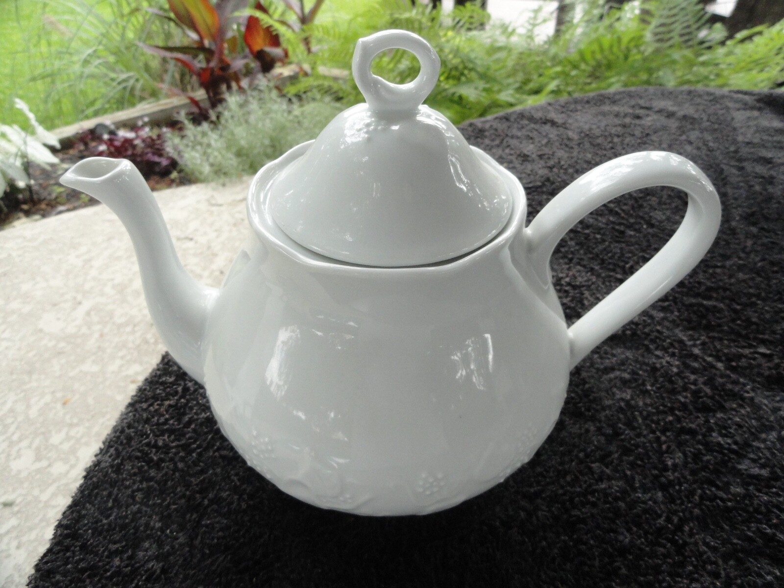 Dansk Ivy Embossed Fruit and Leaves Pure Solid All White Lidded Teapot