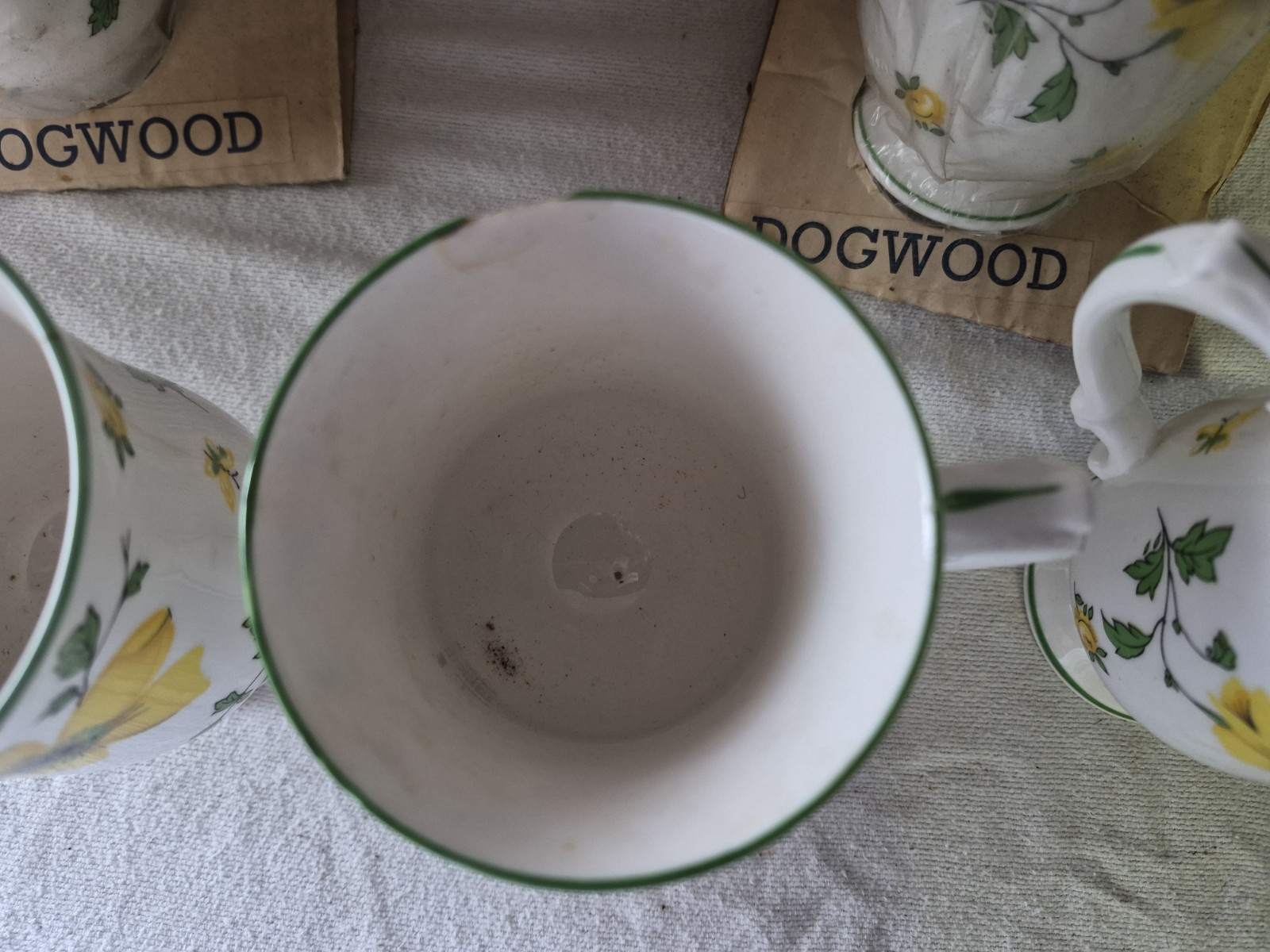 Royal Victoria Dogwood Bone China Mugs Four-Piece Set Round Glossy Floral