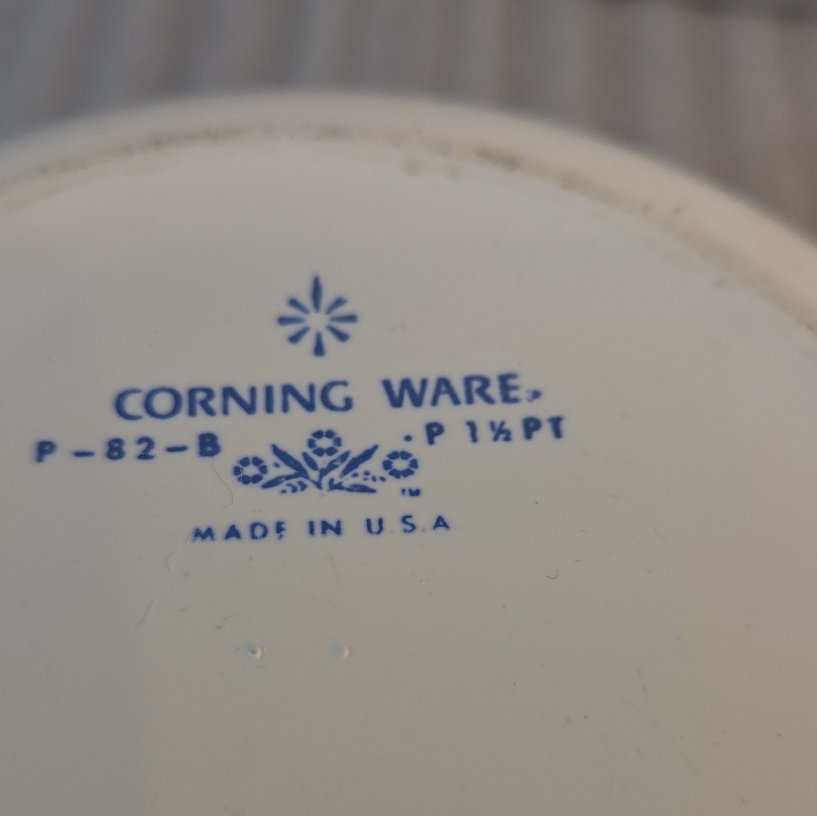 CorningWare Cornflower Blue Casserole Dish 1 1/2 pt Round White/Blue P-82-B