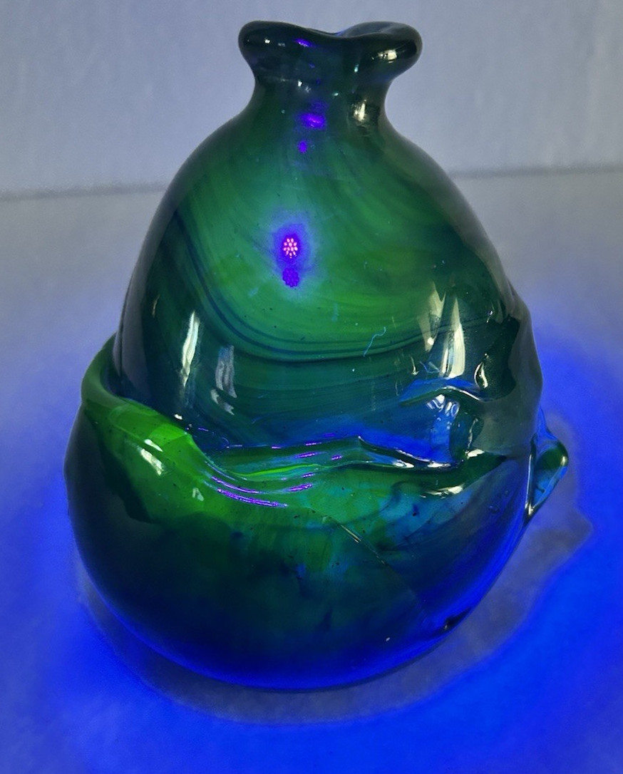 Uranium glass bottle glass blob Uranium green glass glow