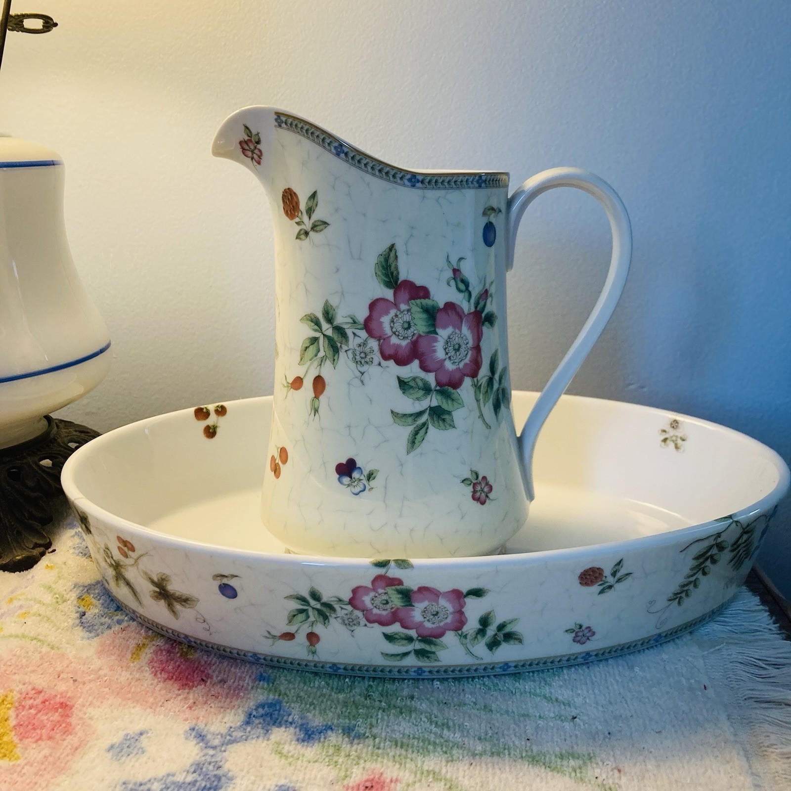 Wedgwood China Fleur Pattern Oval Serving Bowl And Pitcher 1997
