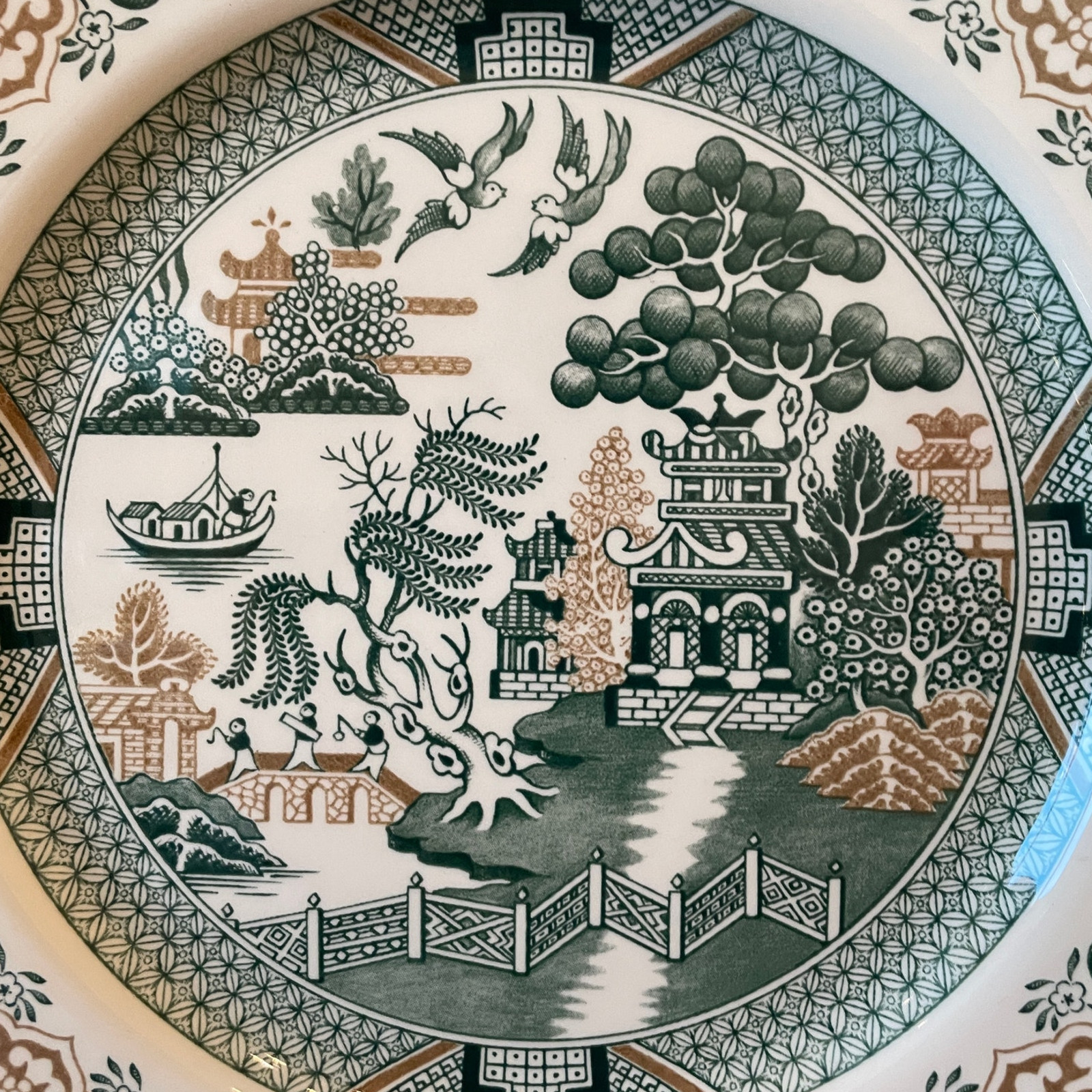 Royal Stafford Dinner Plates 11in Green & Gold Willow Pagoda Set of 4 New