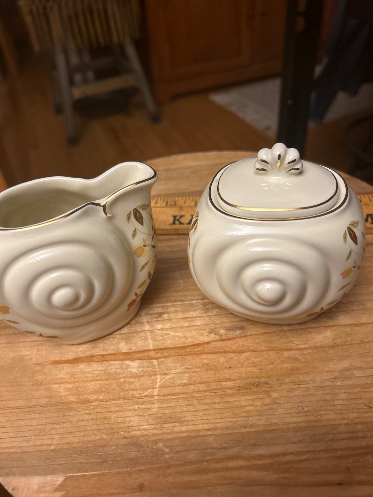 1997 Hall AUTUMN LEAF NALCC 3 3/4″ NAUTILUS CREAMER & SUGAR W/ LID