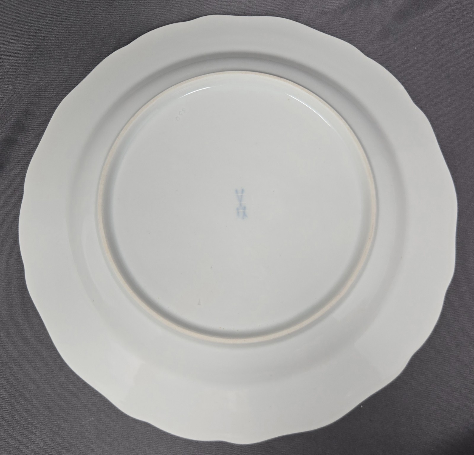 Set of 6 Meissen Hand Painted Pink Puce Indian & Gold 10 1/8 Inch Plates