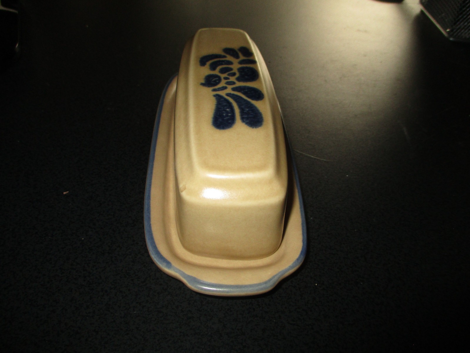 Pfaltzgraff Vintage Folk Art Butter Dish #028 with Lid Stoneware Tan & Blue USA