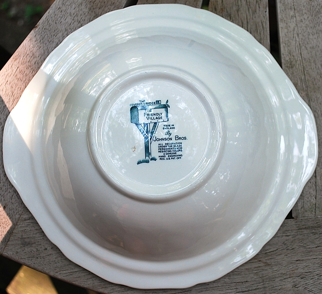 Vtg Johnson Bros COVERED BRIDGE FRIENDLY VILLAGE 10.25″ Covered Veg Dish ENGLAND