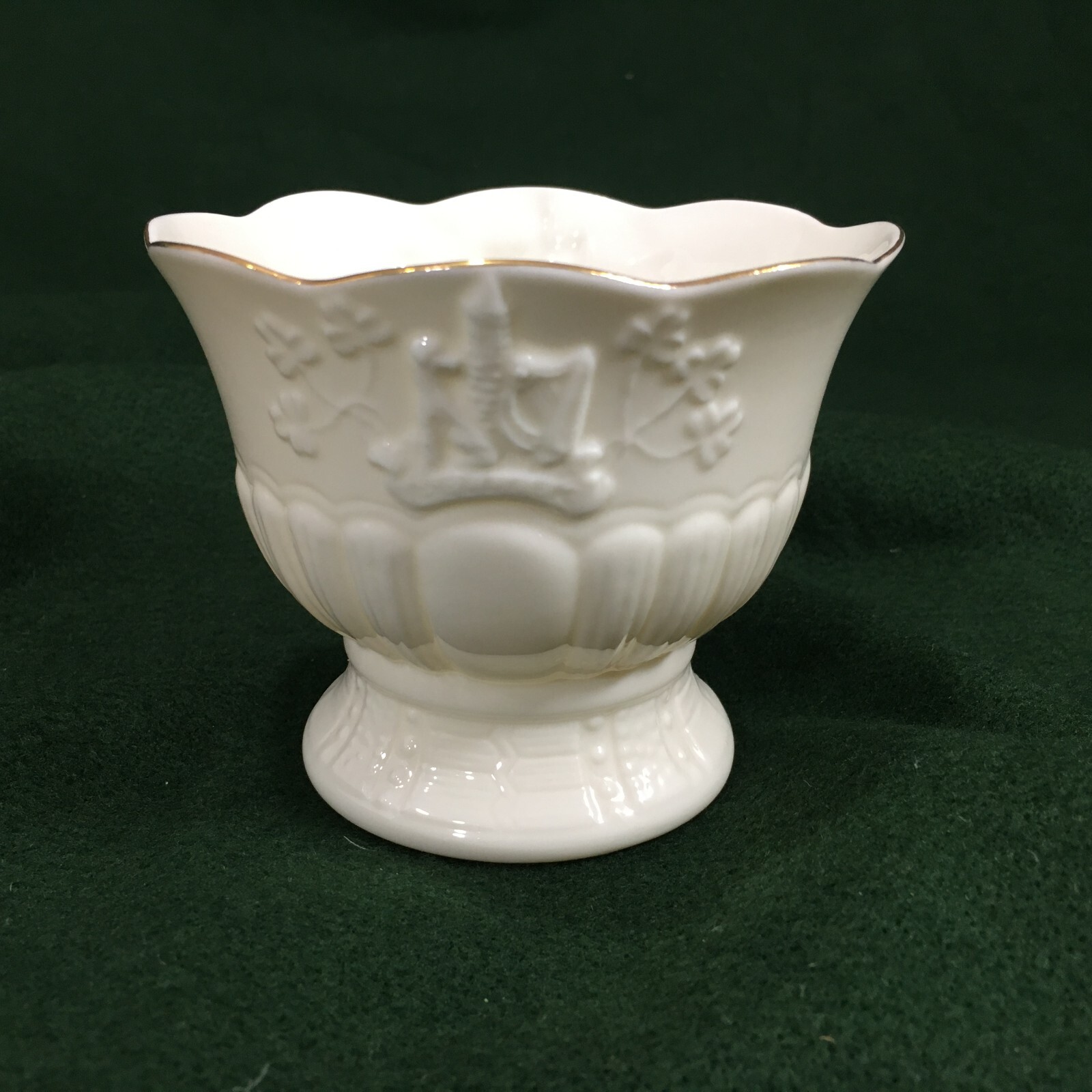 Belleek Collectors Society 2012 Pedestal Bowl Parian Irish China Gold Rim 3.25×4