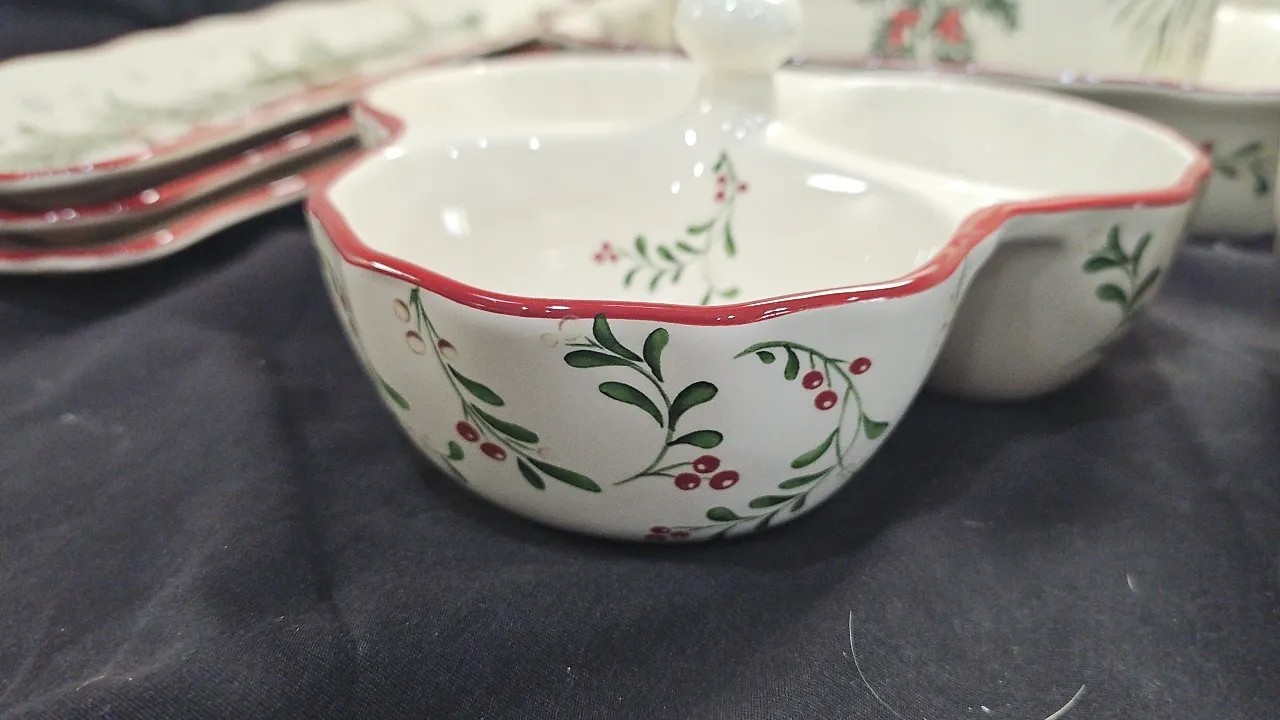 EUC Better Homes & Gardens WINTER FOREST Serving Set 15 Pieces