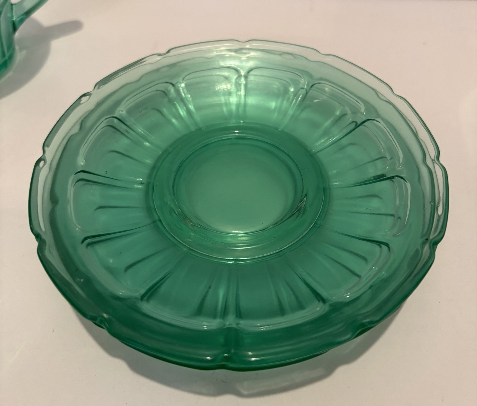 Set of 4 Vintage Diamond Glass Co. Victory Green Uranium Glass Cups & Saucers