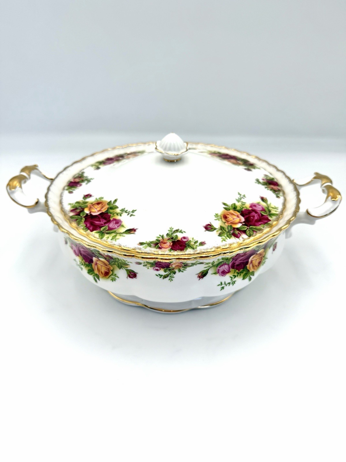Royal Albert Old Country Roses – Round Covered Vegetable Bowl, 8 3/4”