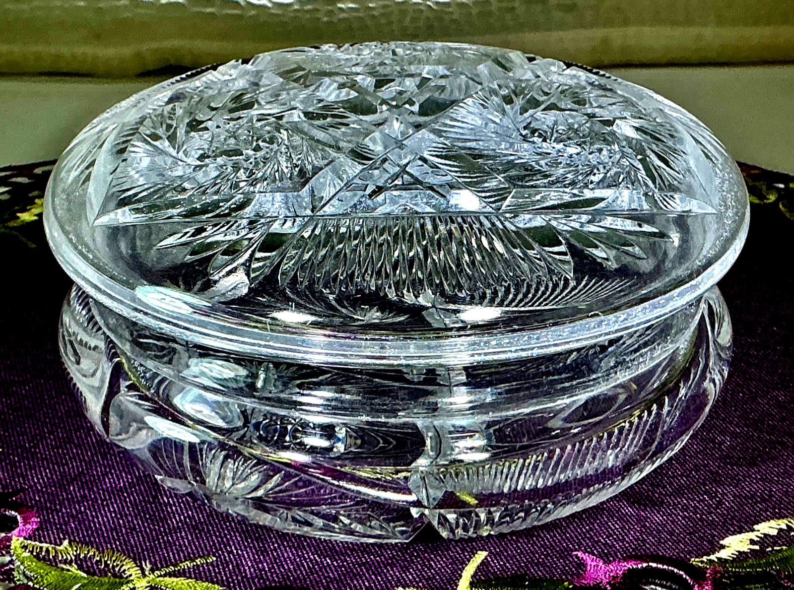 American Brilliant Cut Glass Crystal Large Covered Vanity Dresser Box & Lid.