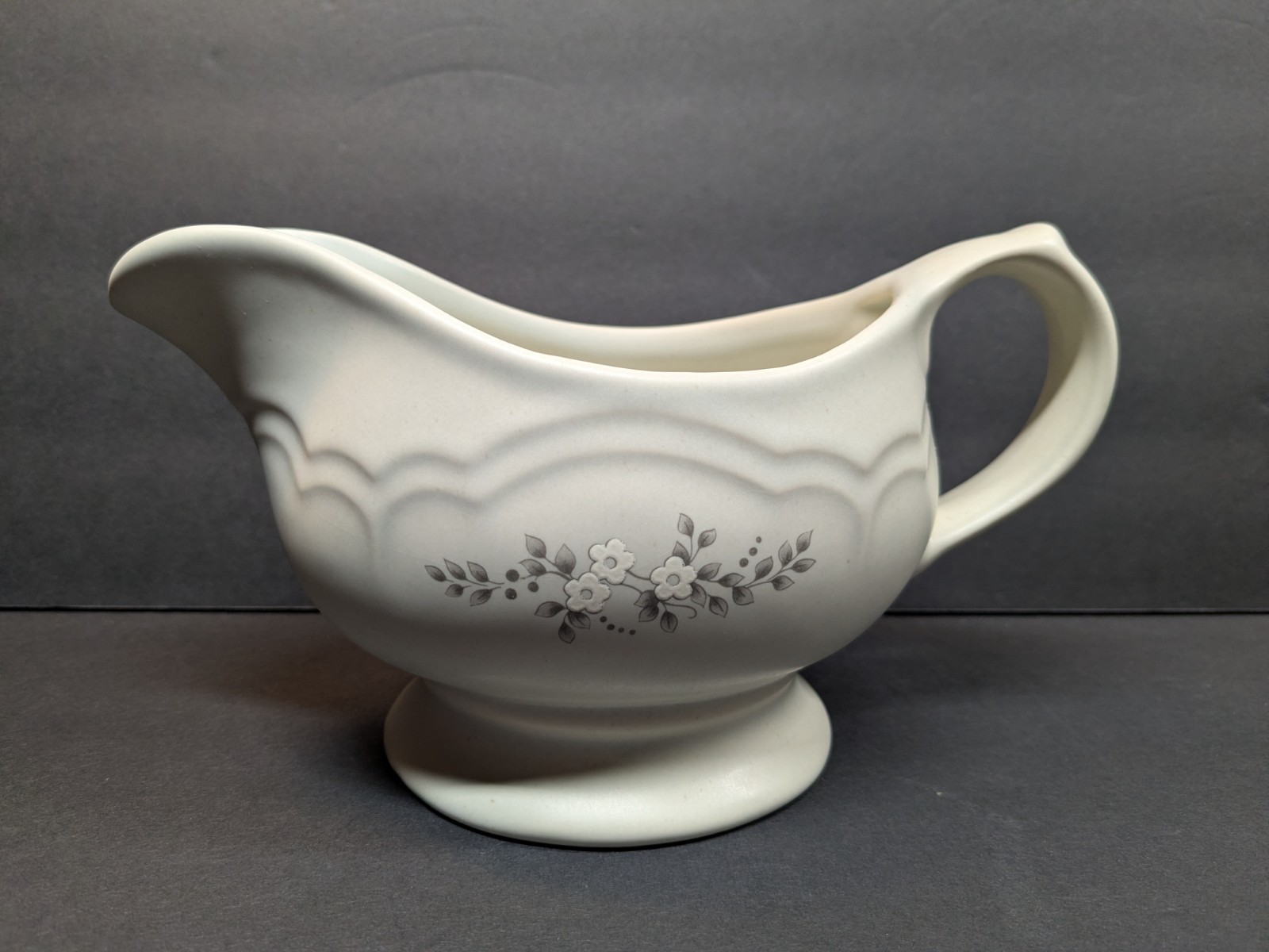 Vintage Pfaltzgraff Gravy Server 436 Clean/Great Condition.