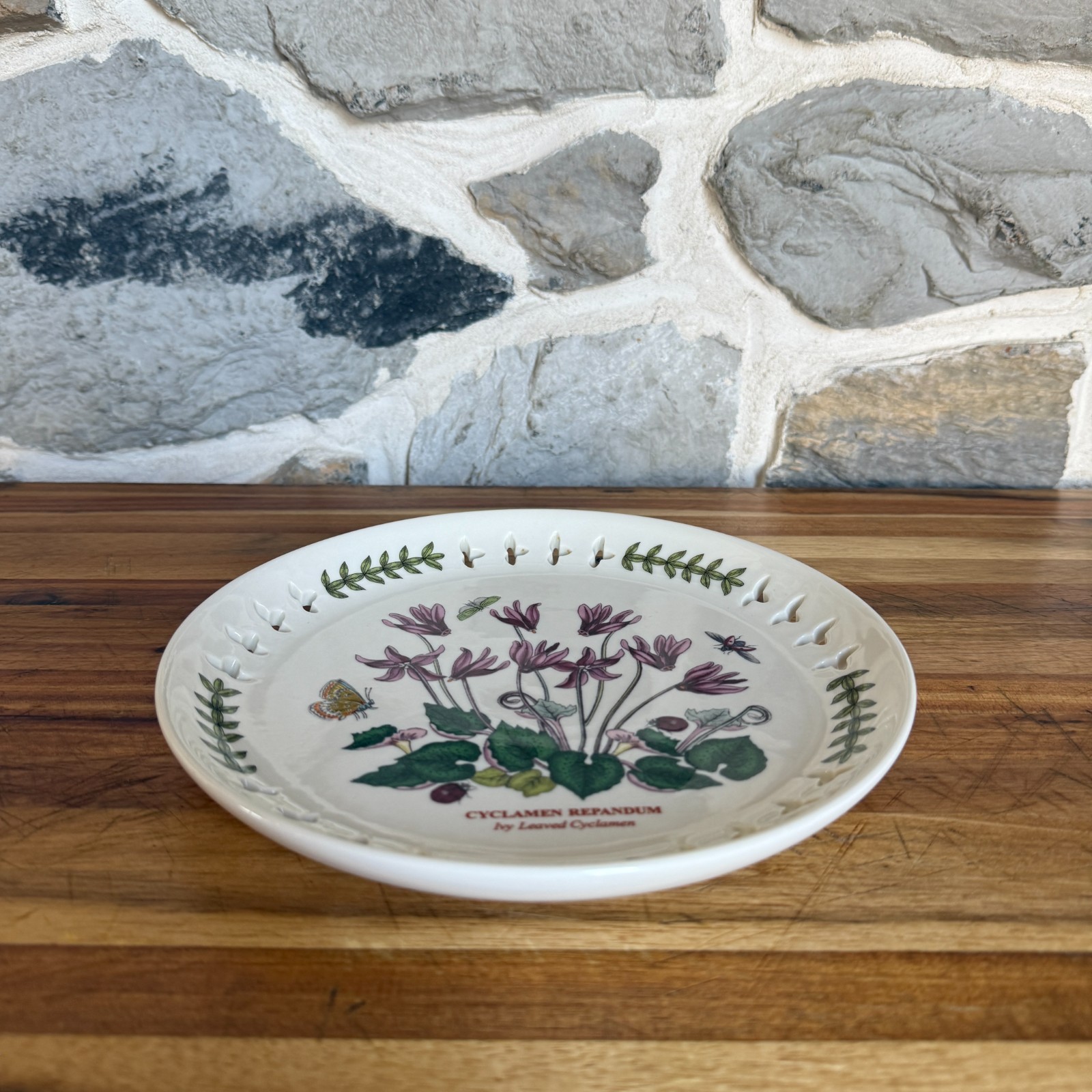 Botanic Garden by Portmeirion Rare Pierced Edge 8.5″ plate-Ivy Leaved Cyclamen
