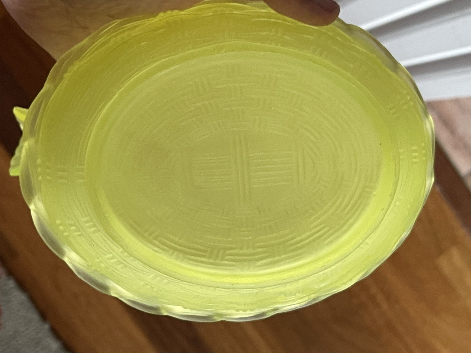 HEN ON NEST 7″ YELLOW FROSTED VASELINE URANIUM GLASS Canary BASKET WEAVE BASE