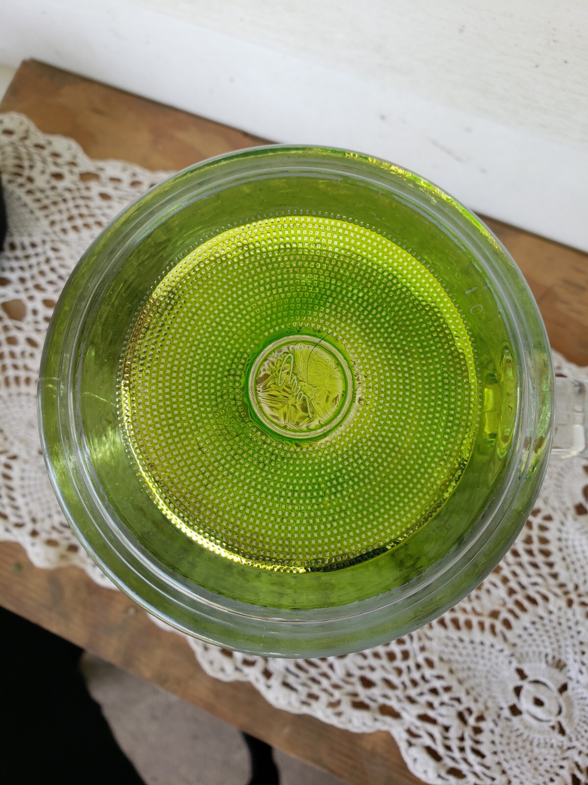 VINTAGE CRISA LARGE 8.75″ CLEAR LIME GREEN HAMMERED GLASS PITCHER SQUARE HANDLE