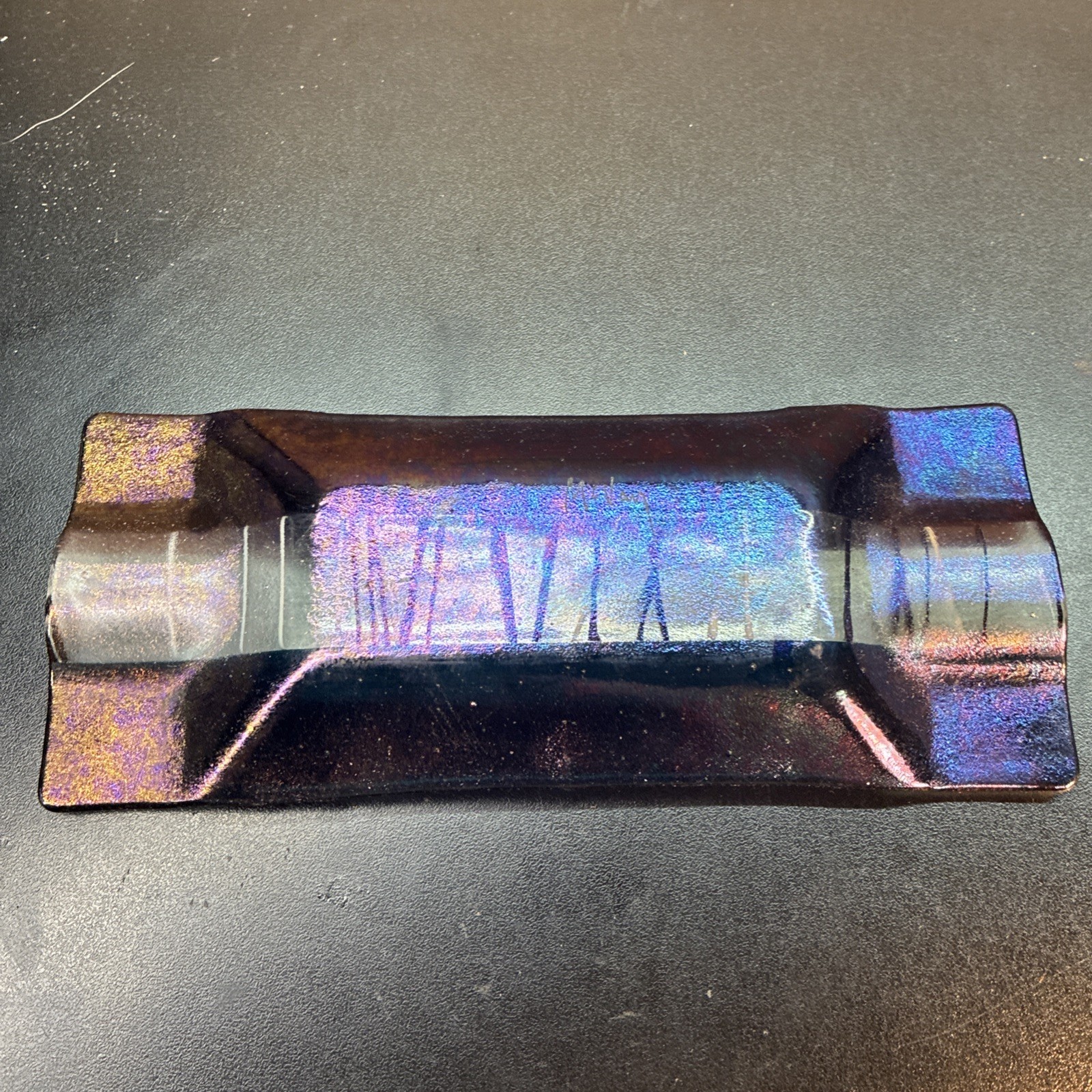 STUNNING KURT MCVAY SIGNED STUDIO ART GLASS IRIDESCENT DICHROIC FUSED DISH