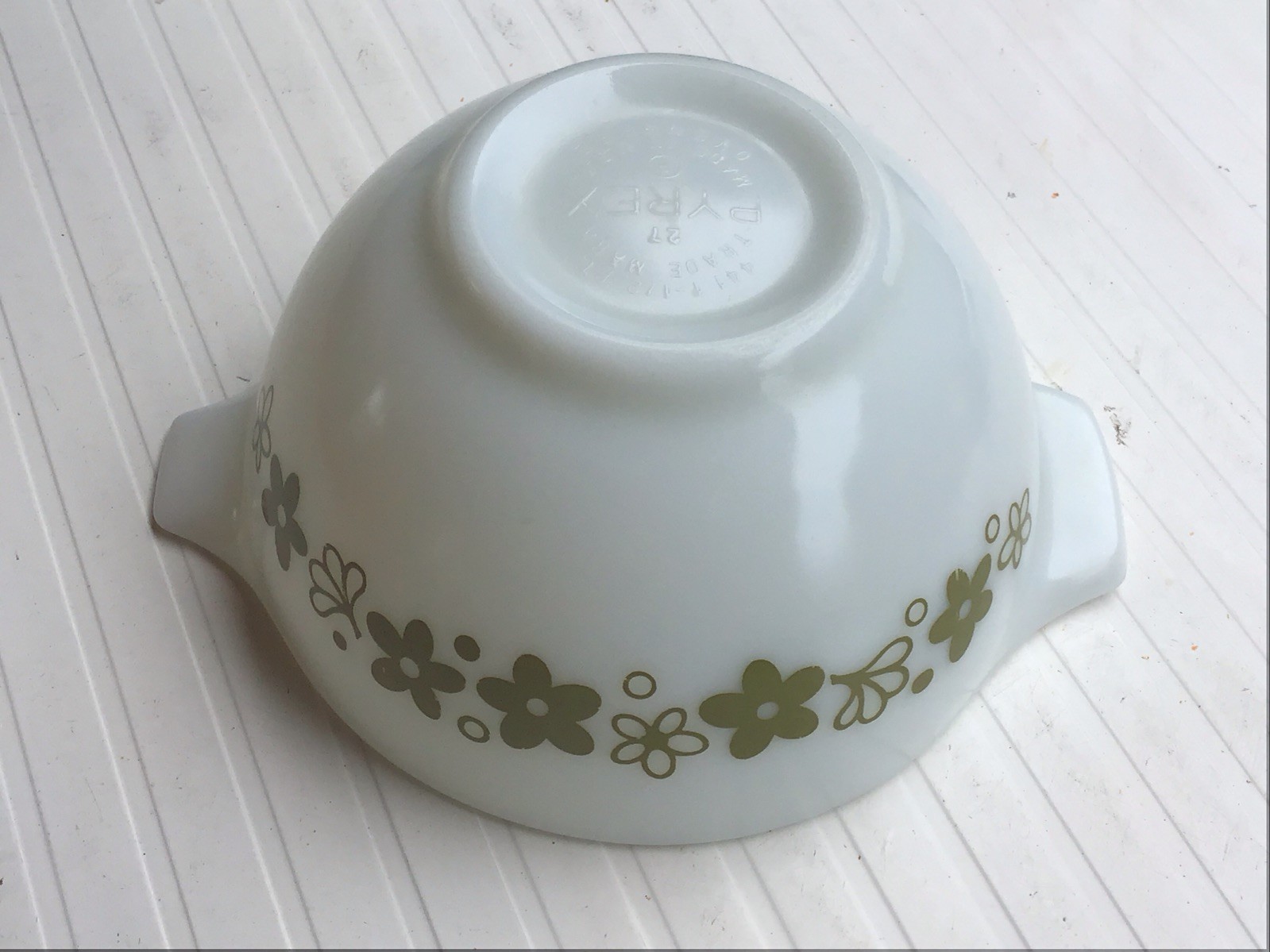 Vintage Pyrex Spring Blossom Green 441 Cinderella Mixing Bowl 1.5 PT Crazy Daisy